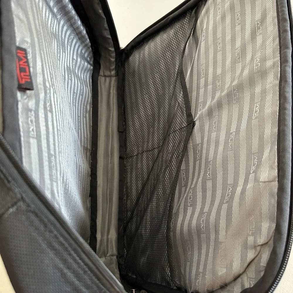 Tumi dimensions 15